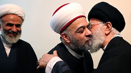 شام کے وزیر اوقاف اور ان کے ہمراہ وفد کی رہبر انقلاب اسلامی آیت اللہ العظمی سید علی خامنہ ای سے ملاقات