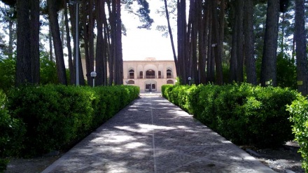 گەشتێک بۆ باخی ئەمیرئاباد له شاری بیرجەند