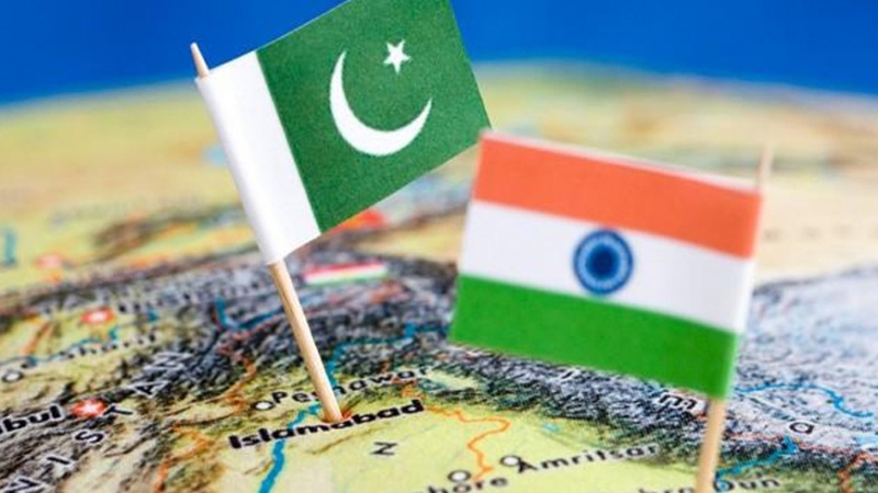 پاکستان نے ہندوستان کے ساتھ سفارتی تعلقات میں کمی کر دی 