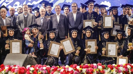 ایران میں  بہترین طلباء و طالبات کو ایوارڈ دینے کی تقریب 