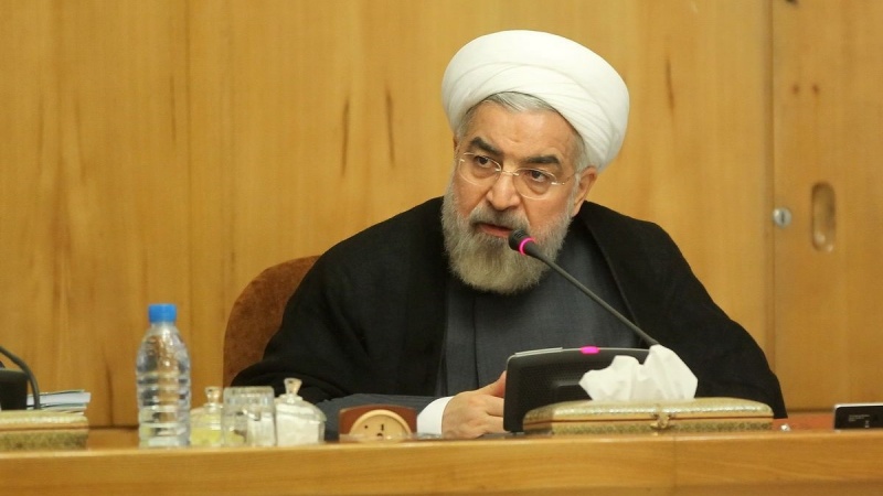 Ruhani: İran yeni valyuta siyasəti ilə amerikalıların ağzının payını verdi