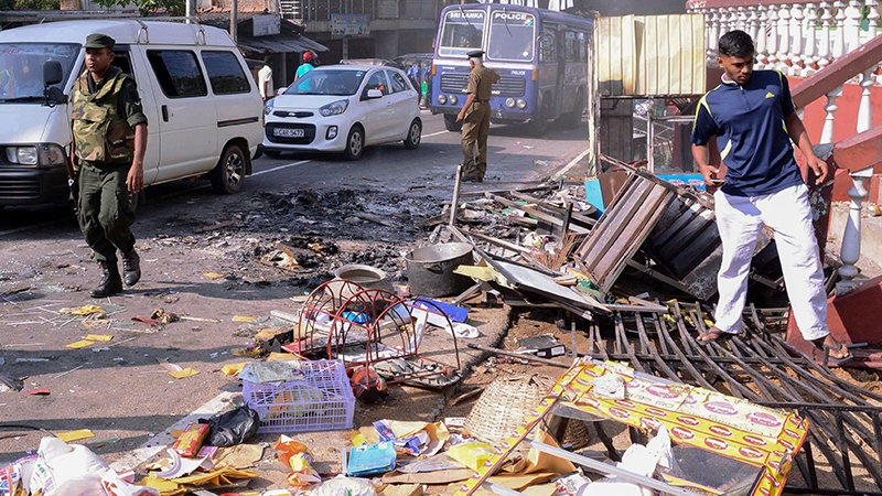 سری لنکا میں کشیدگی مسلمانوں کی درجنوں دکانیں اور املاک نذر آتش