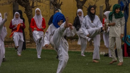 کشمیری لڑکیوں کو سیلف  ڈیفنس کی ٹریننگ- تصاویر