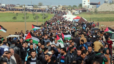 غرب اردن اور غزہ پٹی کے ہزاروں فلسطینیوں کا احتجاجی مظاہرہ