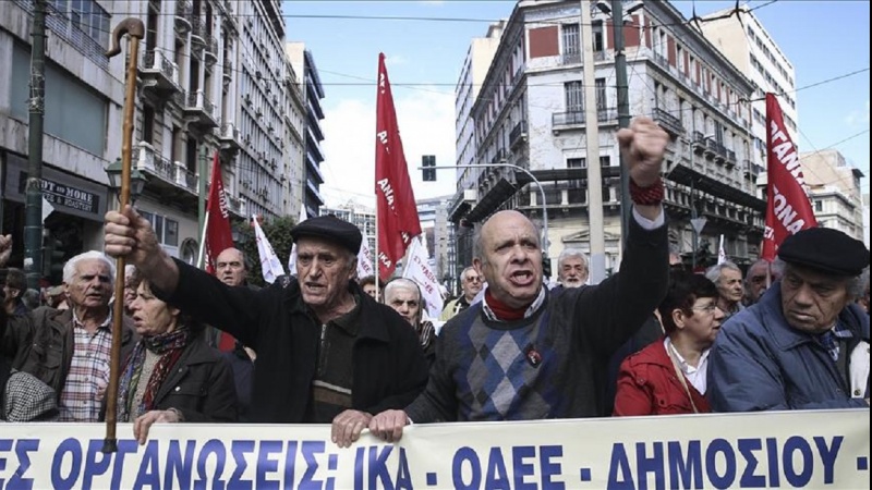 Grčki penzioneri ponovo na ulicama Atine: Nezadovoljni zbog smanjenja penzija
