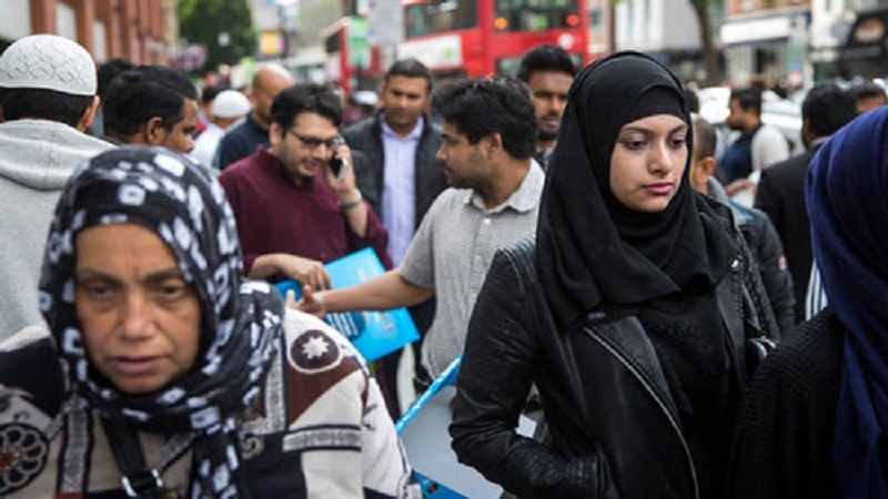 برطانیہ میں اسلامو فوبیا، باحجاب طالبہ پر بہیمانہ تشدد