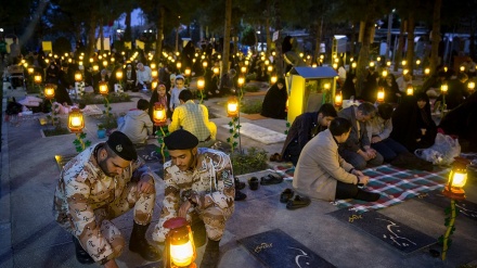  بہشت زہرا (س) قبرستان میں  شہداء کے قبروں پرنئے سال  کی دعا