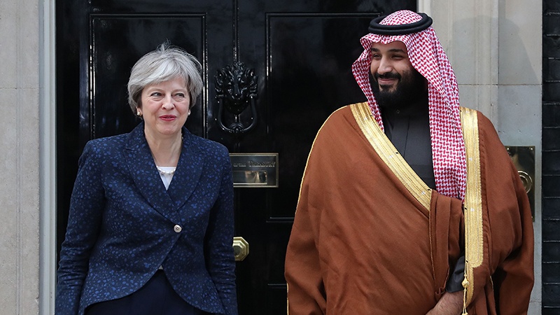 Qardian: Londonun səud hökmranı üçün qırmızı xalça döşəməsi utandırıcıdır