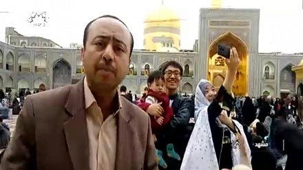 ایک چینی کنبہ زیارت کو مشہد پہونچا