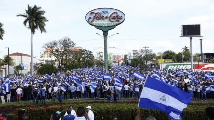 Etirazçılar Orteqanın istefasını tələb etdi