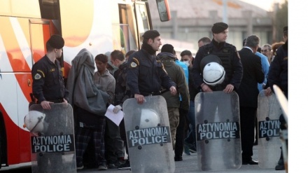 Migranti na Lezbosu napadnuti bakljama i petardama, 10 povrijeđenih