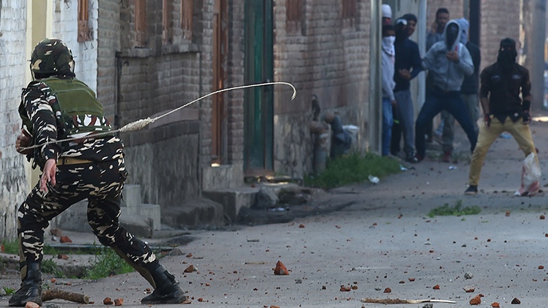 کشمیر میں دو پولیس اہلکاروں کی ہلاکت 