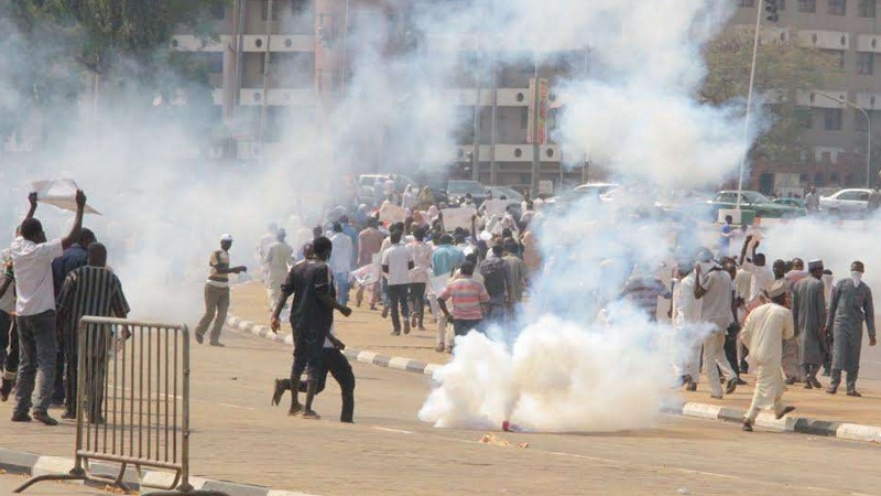 Nigeriya polisi Şeyx Zəkzakinin tərəfdarlarına hücum edib