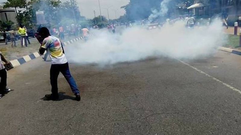 Nigeriyada Şeyx Zəkzakinin tərəfdarları ilə polis arasında toqquşmalar davam edir