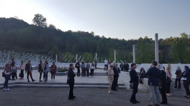 Studenti iz regije bivše Jugoslavije posjetili Memorijalni centar Potočari