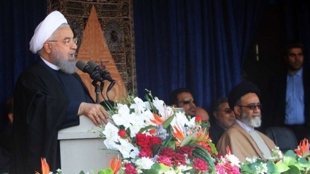  رۆحانی: گەلی ئێران بەدەسەڵاتەوە بەرپەرچی هەرچەشنە پیلانێکی ئەمریکا دەداتەوە