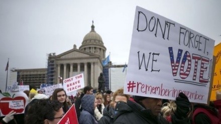 Amerikalı müəllimlər Oklahomada etiraz aksiyası keçirib