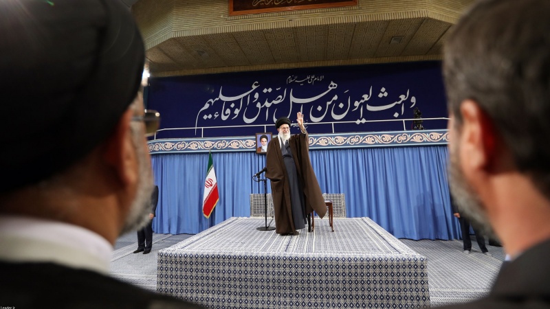 وزارت انٹیلیجنس کے حکام  رہبر انقلاب اسلامی سے ملے ۔ تصاویر