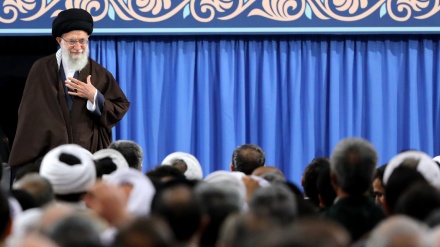 عید مبعث کے موقع پر رہبر انقلاب اسلامی سے اعلی حکام کی ملاقات 