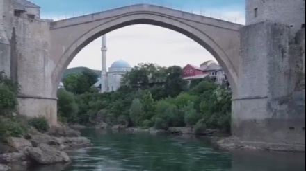 Na današnji dan srušen Stari most u Mostaru