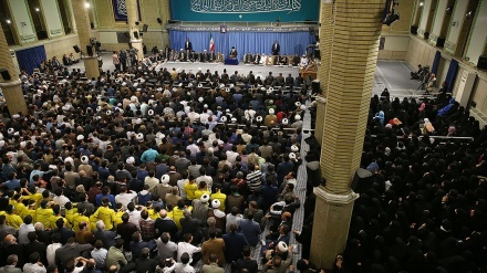 دیداری ڕێبەری باڵای شۆڕشی ئیسلامی لەگەڵ بەشداربووانی سی و پێنجەمین خولی پێشبڕکێ جیهانییەکانی قورئانی پیرۆز