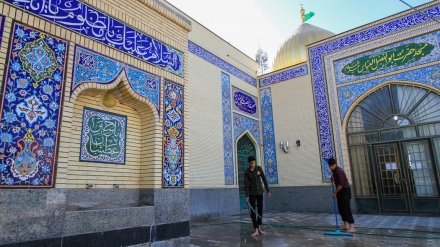 ایران کے صوبے کرمان میں مساجد سے گردو غبار صاف کرنے  کے مناظر