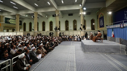 علماء کرام نے رہبر انقلاب اسلامی سے ملاقات کی ۔ تصاویر