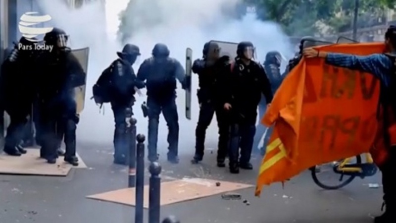 مظاہرین پر فرانسیسی پولیس کا تشدد