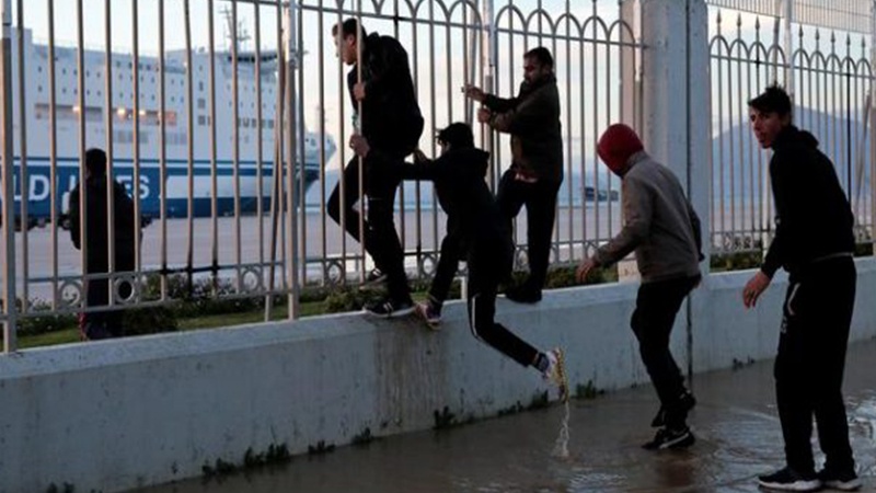 Yunanıstan Türkiyədən qaçan hərbçilərə sığınacaq verib