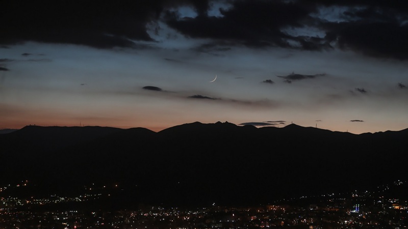 ایران میں رمضان المبارک کا چاند نظر آ گیا آج پہلا روزہ 