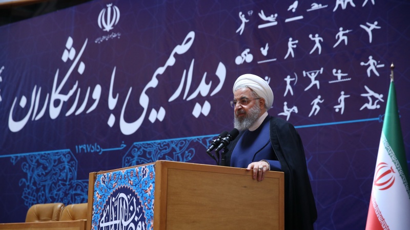 Ruhani: İran xalqı təhdiddən qorxmur
