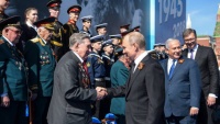 Netanjahu pored Putina promatra rusku vojnu moć na Crvenom trgu
