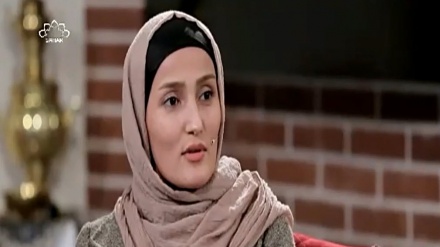 چەن بەشێک لە بەرنامەی شەو چرا بە میوانداری لە خاتوو هوما مەنسوور بەیگ – نووسەر و شاعیر