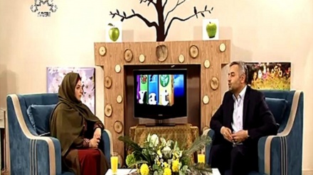 HƏYAT AYNASI - 10-05-2018 - Öz ailə həyatınız üçün, ona mənəvi ruh və sağlaçlıq bəxş etmək və öz ətraf mühitinizi gözəl və sevincli etməyə olan ehtiyacınıza cavabı bu proqramda tapacaqsınız.