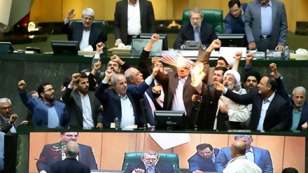 ایرانی پارلیمنٹ میں 