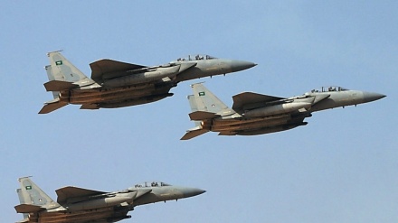 Səudiyyə hərbi təyyarələri Yəməndə avtobusu hədəfə alıb