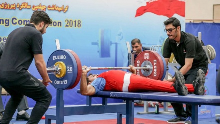 ایران کے جانبازوں اور اپاہج کھلاڑیوں  کے مابین ویٹ لفٹنگ کے مقابلے 