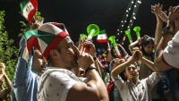İranlılar İran yığma futbol komandasının qələbəsindən sonra şənlik keçiriblər