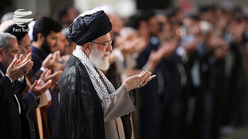 Tehranda Fitr Bayramı Namazı İnqilab Rəhbərinin imaməti ilə qılındı