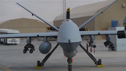 عراق، امریکی فوجیوں کے لئے  اب آسمان بھی تنگ ... امریکی ڈرون کو میزائیل سے بنایا گيا نشانہ   