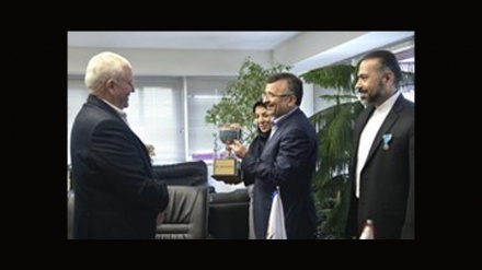 دانی خەڵاتی تایبەتی ساواتە بە نوێنەرانی ئێران 