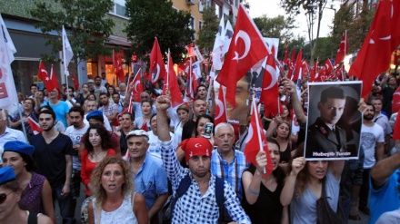 Türkiyə hökumətinin müxalifləri aksiya keçiriblər