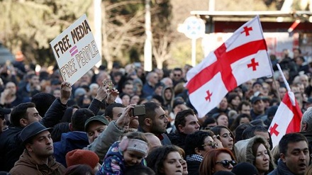 Gürcüstanda etirazlar davam edir \ 19 nəfər saxlanılıb