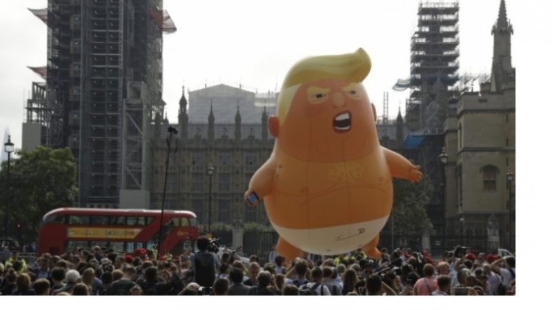 PROTESTI: Iznad Londona lebdi 'beba Tramp'