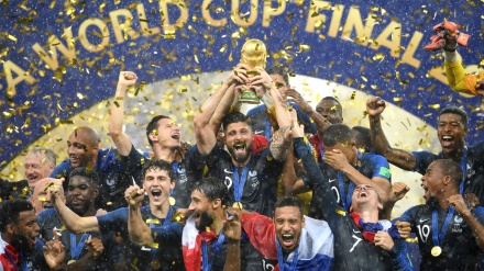 فەرەنساچوار کرواتیا دوو؛ مۆر و نیشانیی کەڵەشێرەکان لە سەر بیست ویەکەمین جامی جیهانی