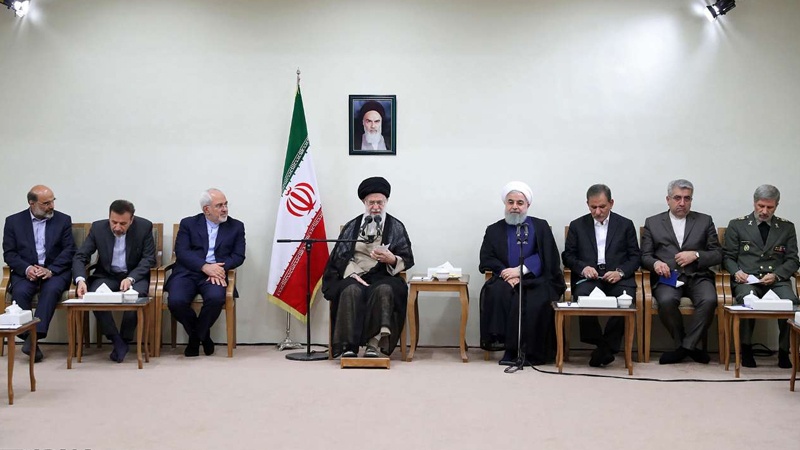 İran prezidenti və nazirlər kabinetinin üzvləri İnqilab Rəhbəri ilə görüşüblər