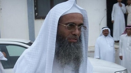 قۆڵبەست کرانی مامۆستایەکی ئایینیی ڕەخنەگر لە عەرەبستان