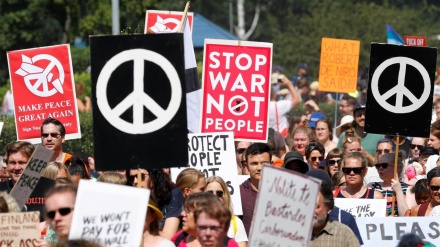 Tramp geniş xalq etirazları arasında Helsinkiyə daxil olub