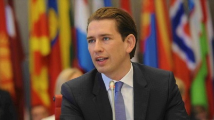 Kurz: Austrija protiv davanja azila migrantima u centrima van EU