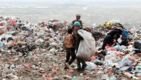 Smeće, sofra gladnih Jemenaca